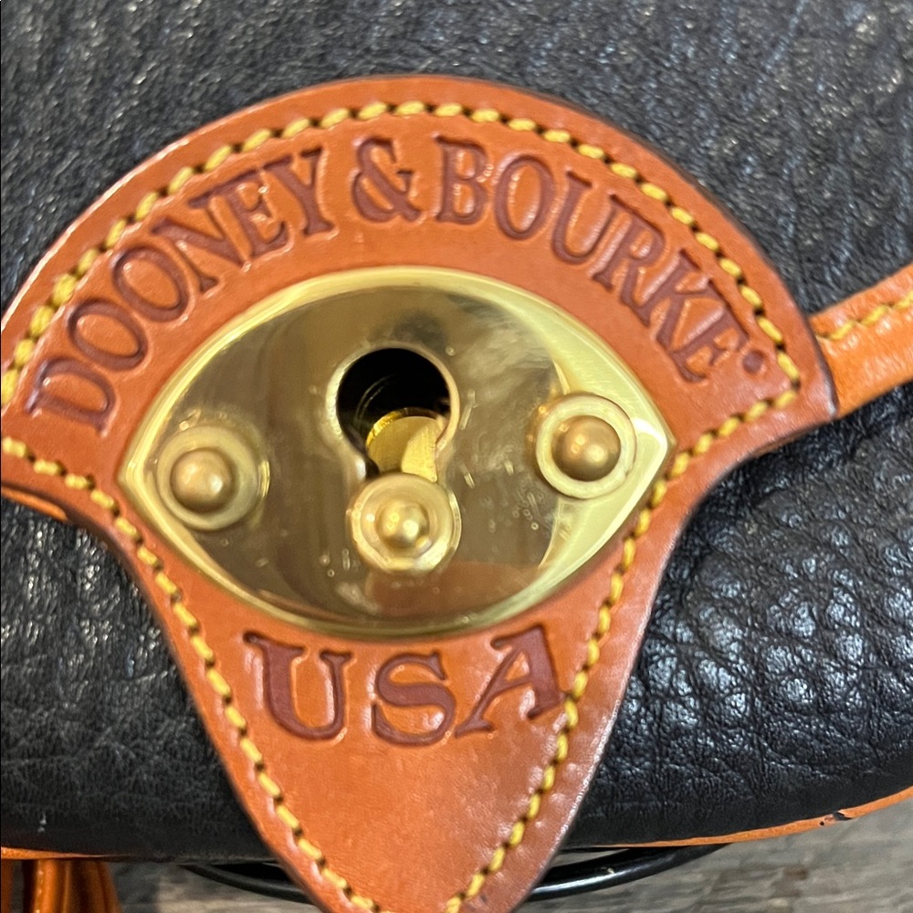 VTG Dooney & Bourke all weather leather cavalry mini crossbody bag - Picture 2 of 9